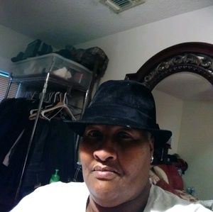 Meet your Posher, Maxine